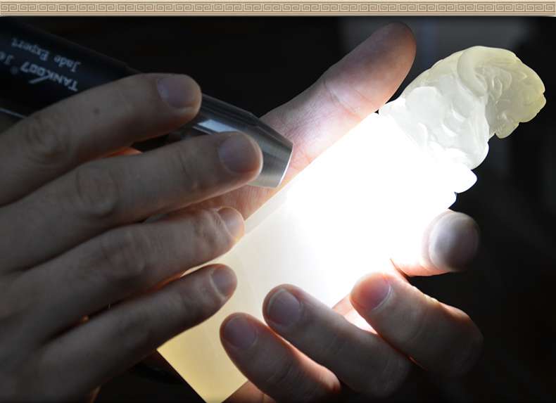 照玉強光手電筒不只可以鑒定琥珀，還可以鑒別各種的玉石、原石